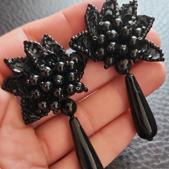 VTG Black Beaded Earrings - Picture 2 of 9
